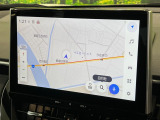 【10.5インチナビ】高級感とインパクトのある大画面ナビを装備。各種オーディオ操作はもちろん、スマホ連携もできる利便性の高いナビです♪