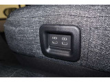 充電器コードなどが差し込めるコンセントになります。