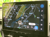 現在地や周辺道路を画面上で確認でき、目的地までのルート確認に活用できます。地図表示を見ながら行き先を検討できるため、初めて訪れる場所への移動にも便利です。