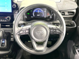 【純正革巻きステアリング】上質な革を使用することで、手にしっかり馴染みとても運転しやすいハンドルです♪