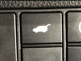 【パワーバックドア】スマートキーや運転席のボタンを押すだけでリアゲートが自動で開閉します!荷物を持っている時や、高い位置にあるバックドアを閉める際に便利な機能です♪