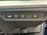 さまざまな機能の設定ボタンが一箇所にまとまっているからとても使いやすいです!運転席からでもバックドアの開閉操作が可能です