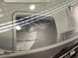 ヘッドアップディスプレイは、視線を移動することなくルートガイド中の方向や距離、車速など走行に必要な情報をフロントウインドウに重ねて表示する事ができます