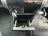 たくさん入りそうなグローブボックスです。