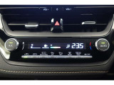 エアコンはオートタイプが装着済みです!オートモードにしておけば、車内温度を設定するだけで風の料や吹き出し口の切り替えを機械が行ってくれます!一年中快適な環境を作れますよ♪