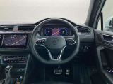 ◆スイッチ類がステアリングに集約されているので、運転中でもワンタッチで操作が可能。運転中の安全性を高めてくれそうですね。◆