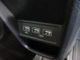 便利な充電用USBジャックも付いています。