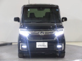 ハロゲンより明るく、より遠くまでさらなる安心感のあるLEDヘッドライトを採用。点灯忘れも防止できるオートライトコントロール機構付きです。