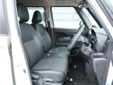 【フロント】ゆったり座れる快適なシート☆運転席&助手席♪