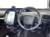 運転席まわりです。 各操作スイッチは使いやすい位置に配置されてます。