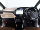見通しのよいすっきりとした視界で、誰でも運転しやすいです。運転のしやすさは疲れにくさにも繋がりますよ♪