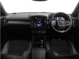 純正HDDナビ/ETC2.0/360度カメラ/フルセグTVのフルセット搭載。9インチ・タッチスクリーン式センターディスプレイと、4モード選択式の12.3インチデジタル液晶ドライバー・ディスプレイを装備。