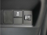 横滑りなどクルマの急激な挙動変化を抑制する「VSA」を搭載。