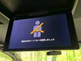 【フリップダウンモニター】大画面モニターで後席でもエンタメをお楽しみいただけます。小さなお子様にも大人気の装備です♪