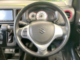 インテリアに合わせたデザインのステアリングは、運転される方のことも考え、運転しやすい形状、大きさです。是非一度、実際に触ってお確かめください。