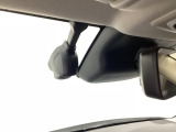 自社整備工場で点検整備をおこなってからお渡ししています。車検が残っている場合は『12ヶ月点検整備』を、車検整備付きの場合は『車検整備』をおこないます。整備費用は車両本体価格に含まれています。