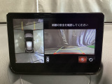 360度モニターは、4つのカメラによる前後左右・俯瞰映像でドライバーからは見えない領域の危険認知をサポート!全周囲の死角を減らし、狭い駐車場や幅寄せ、T字路の進入などの運転の安心感を高めます!