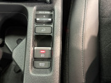電子制御パーキングブレーキは信号待ちでも便利。いつもより運転がラクになるはずです。