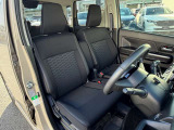 運転席は手動で調整できます!