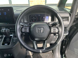 運転中に操作が楽なステアリングスイッチ付き!