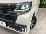 【LEDヘッドライト】悪天候や夜間走行時も良好な視界を確保し安心して運転できる高輝度LEDヘッドライトを装備!点灯速度が早く、消費電力も抑えられています。