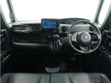 ◆インテリアパネル◆視界広々で非常に運転しやすくロングドライブでも疲れを感じさせないすっきりとまとまったインパネ周りです。