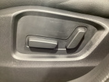 こちらのグレードは助手席にもパワーシートを装備しております!運転席同様お好みで調整が可能です!