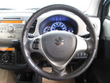 運転が楽しくなる明るく開放的な運転席まわりです。
