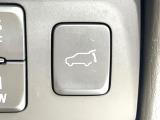【パワーバックドア】スマートキーや運転席のボタンを押すだけでリアゲートが自動で開閉します!荷物を持っている時や、高い位置にあるバックドアを閉める際に便利な機能です♪