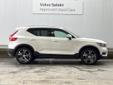 当店の認定中古車(VOLVO APPROVED CAR)はメーカー基準の車齢・走行に応じた内外装・機関の176項目もの項目に厳密な点検を実施。すべての基準を満たした自信を持ってお届けする中古車です。