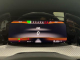 &rdquo;R&rdquo;専用のデジタルメーターになっております。スポーツモードとレースモード選択時にはR専用グラフィックを映し出します。