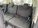 8人乗れますって車他メーカーありますがけっこう三列目乗るの狭くて疲れたりしますよね でもこのセレナは三列目も広めですからいいですよね☆