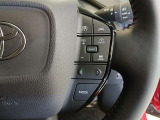 ステアリング右側には、運転支援機能を手元で操作できるスイッチ類を配置しています