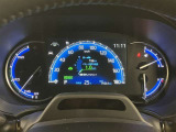 とっても見やすいメーターです。夜間時はラグジュアリーな気分にさせてくれる照明が魅力ですので、夜のドライブも楽しみになりますよ♪