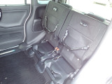 ◆チップアップ&ダイブダウン機構付【ULTR SEAT】は後席座面を左右分割で跳ね上げることができます。トランクで積載できない背の高い荷物をラクラク収納できます。ホンダ車ならではの人気装備です。