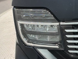 LEDヘッドライトは、点灯の瞬間から最大光量を発揮し、突然暗くなるトンネルなどでの安定感を高めます。