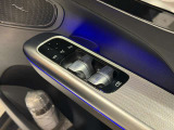 メモリー付き電動シートも装備されておりますのでシート位置を3パターン記憶できます。