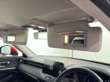 ★【あると便利な装備】運転席・助手席サンバイザー内側ライト付きミラー+マップランプが装備されています