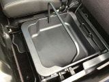 座面下には収納が隠れています!