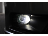LEDフォグライトを装備。シャープな光と低消費電力でドライブをサポートします。