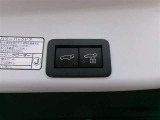 パワーバックドア機能付きです。高さや重さでバックドアの開閉って意外と大変ですが、電動で楽々です!