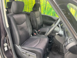 運転席シート廻りは使用感も少なく、良好な状態となっています。前オーナー様が丁寧に使っていたことがよくわかりますね。