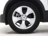 5スポーク7.5J&times;18インチシルバーアルミホイール。衝突回避・被害軽減ブレーキシステムやパイロット・アシストなど、数多くの先進安全・運転支援機能を標準装備。
