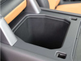 車内各所に便利な収納スペースを備え、使い勝手にも優れています。