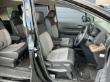 フロントシートです!!セパレートシートなのでお尻をしっかりホールド!!スポーティな運転にも最適です!!