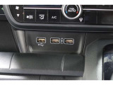 スマートフォンなどの音楽再生が可能なUSB接続ジャック装備車両です♪♪♪