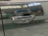 品質へのこだわり!フロアマットやシートなど車内をキレイに清掃し、ニオイや汚れなどを徹底的にクリーニングしてもらっております。室内はピカピカです☆