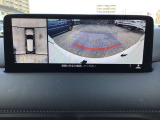 360&deg;ビューモニターでは前後左右4つのカメラ映像をさまざまな走行状況に応じて切り替えてセンターディスプレイに表示することで、駐車時や狭い道でのすれ違い時、見通しの悪い交差点進入時でも安心感を高めます