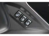 運転席のシートポジション(前後スライド、座面の上下・前後角度、リクライニング角度など)に加え、左右のドアミラーの角度も記憶させることができます。