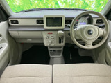 前席からダッシュボードまで見渡せる室内は、明るい色調でまとまり、運転席まわりに開放感があります。シートに腰掛けた際も前方の視界を確保しやすく、落ち着いて過ごせます。